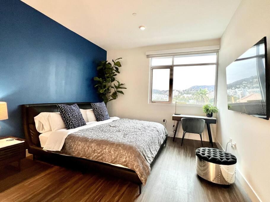 New Designer Corner Penthouse 2 Bedroom W/ 3 Beds Apartamento *