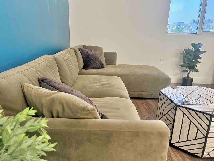 New Designer Corner Penthouse 2 Bedroom W/ 3 Beds Apartamento Los Angeles