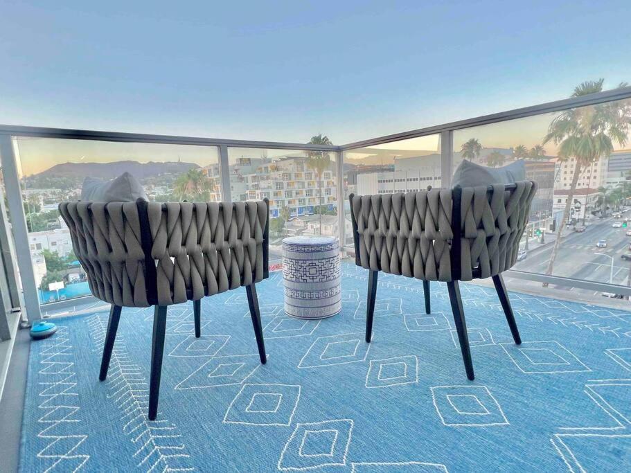 New Designer Corner Penthouse 2 Bedroom W/ 3 Beds Apartamento *