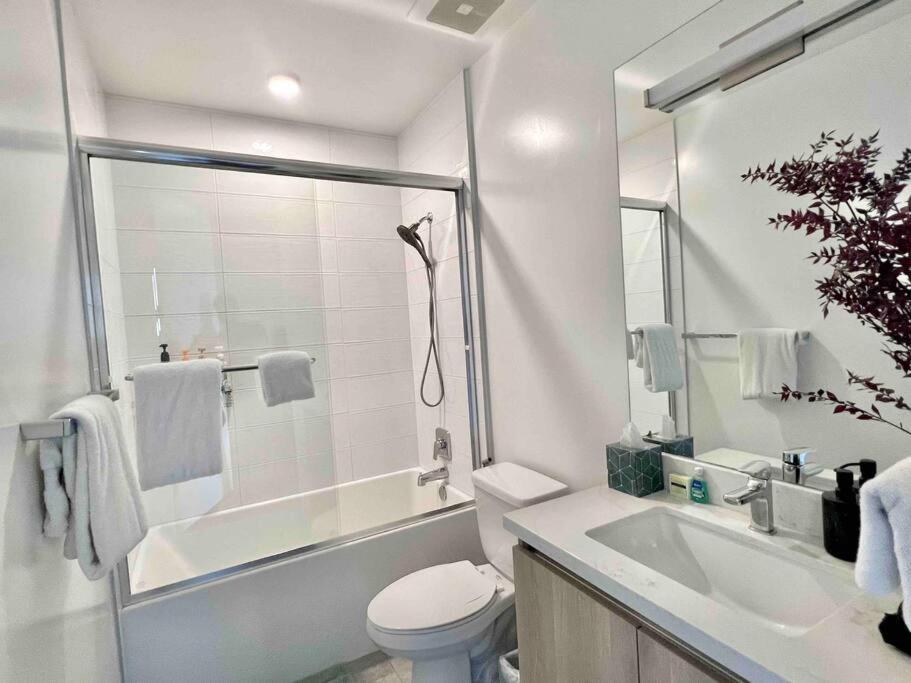 Apartamento New Designer Corner Penthouse 2 Bedroom W/ 3 Beds