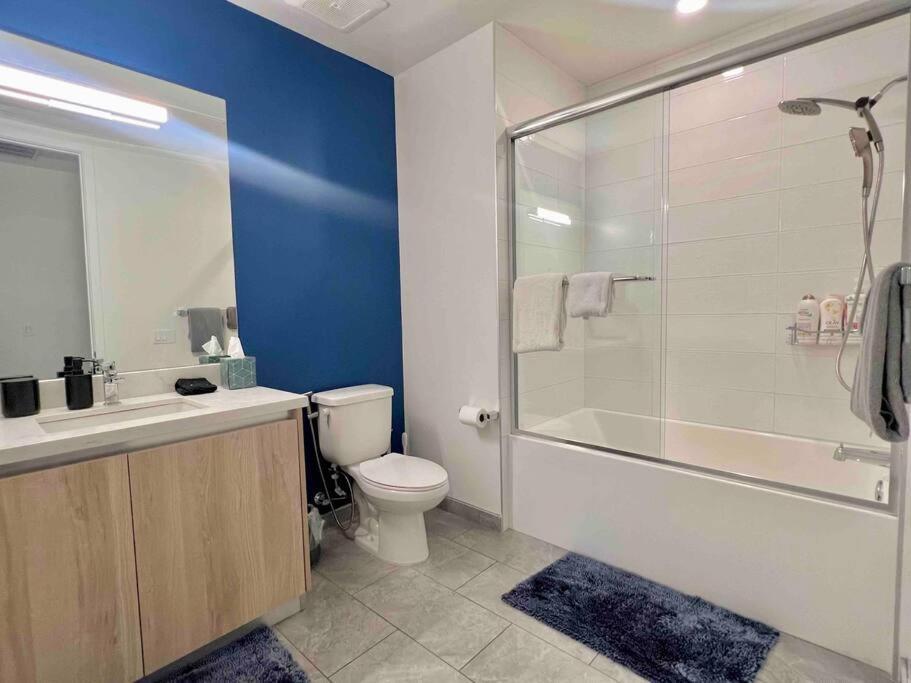 Apartamento New Designer Corner Penthouse 2 Bedroom W/ 3 Beds